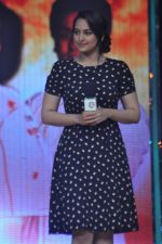 Sonakshi Sinha at the grand finale of Master Chef in Mumbai on 14th June 2013 (44).JPG
